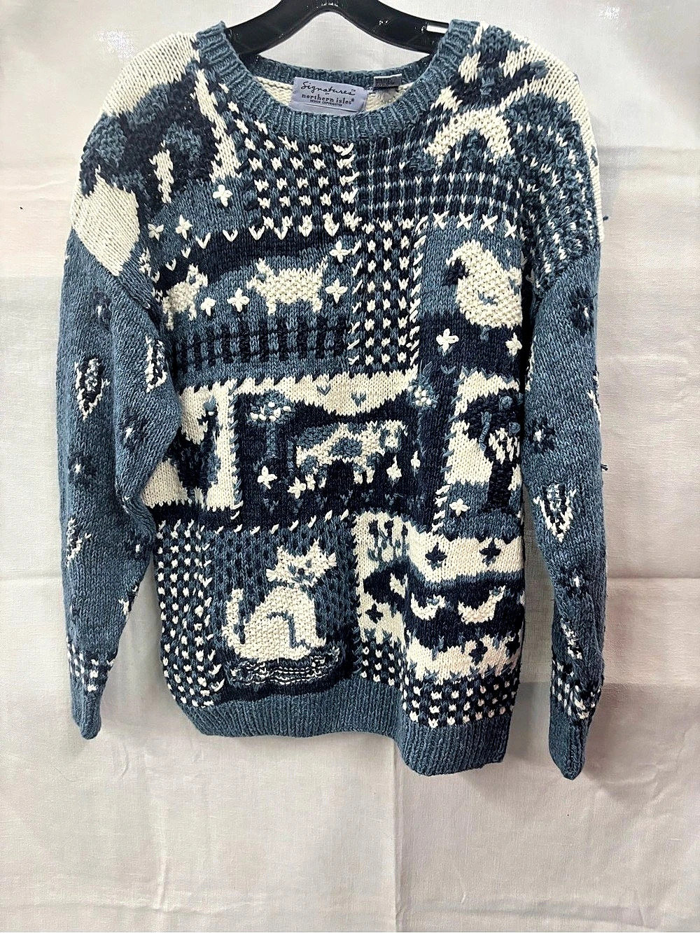 Northern Isles Hand-Knitted Graphic Sweater Size XL in Blue & Cream